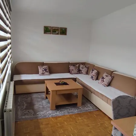Mali Slatki Dom Za Vas Apartamento Tuzla Exterior foto