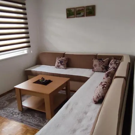 Mali Slatki Dom Za Vas Apartamento Tuzla Exterior foto