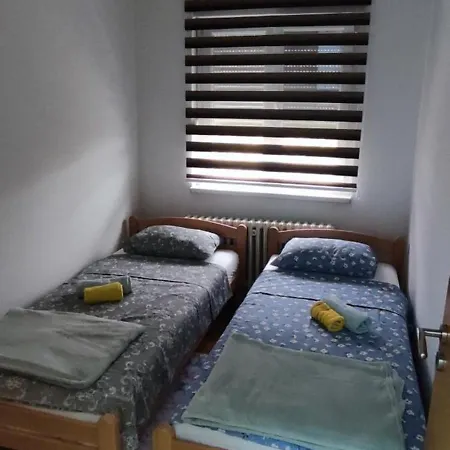 Mali Slatki Dom Za Vas Apartamento Tuzla Exterior foto
